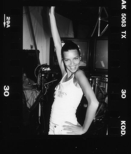 2000-05-17_Victoria_s_Secret_Fashion_Show_Rehersal_-_Cannes2C_France_12A.jpg