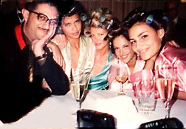 2000-05-18_Victoria_s_Secret_Fashion_Show_Backstage_-_Cannes2C_France_1A.jpg