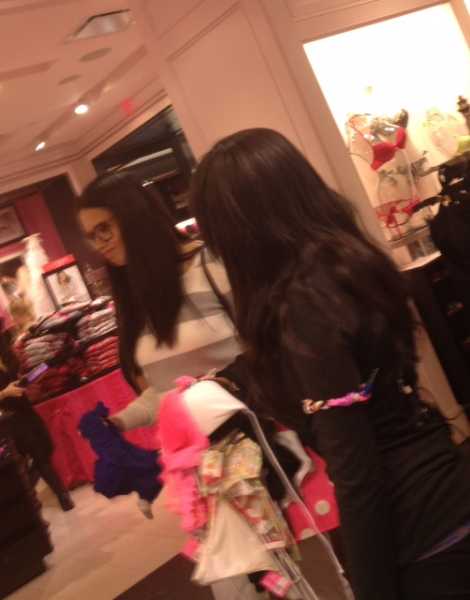 Visiting_the_Victoria_s_Secret_Store1.jpg