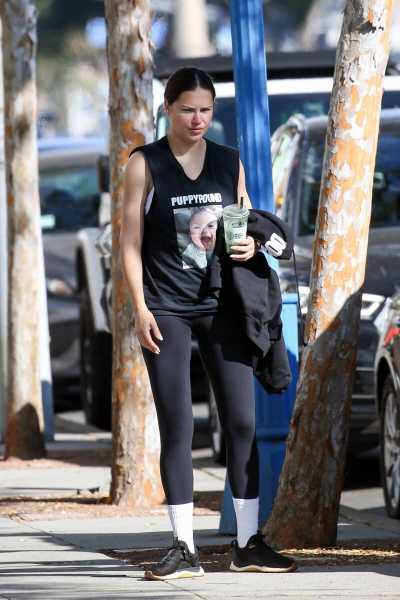 Adriana-Lima-displays-her-fit-physique-in-a-black-tank-top-and-leggings-while-out-for-a-workout-in-Beverly-Hills-California-281223_10_d72fa2c64abccd54a844eb7cd0d1d6b0.jpg
