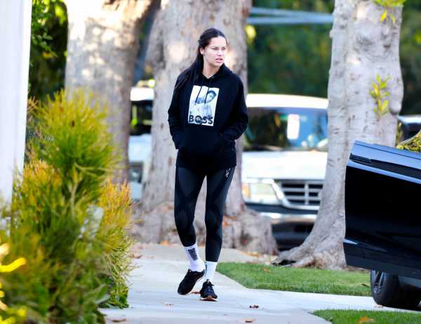 adriana-lima-leaves-her-residence-in-la-68243506640_4a2333e1201d8175c61805454db56e73.jpg