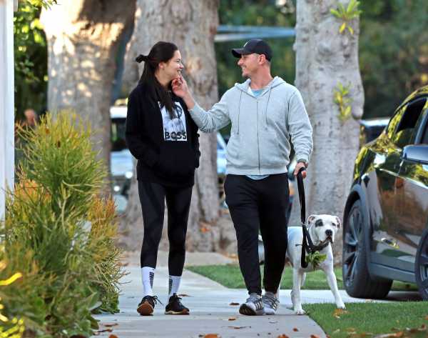 adriana-lima-leaves-her-residence-in-la-91183506639_0d135ad0e0cea2ee35d9cf4ac72cdd78.jpg